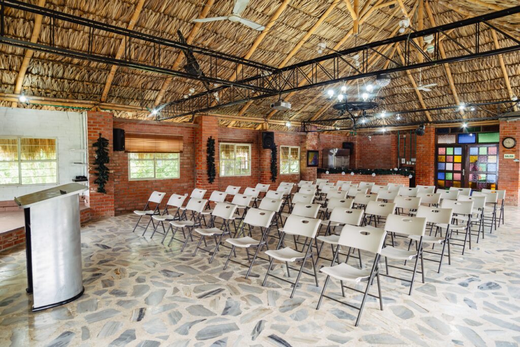 3. Salon Social (22)